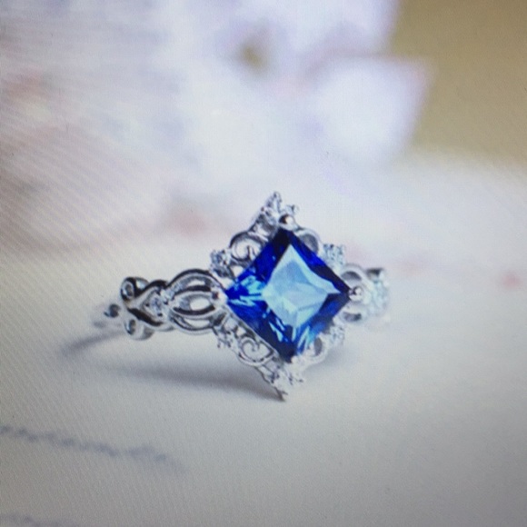Fashion Jewelry Jewelry - 925 Silver 2.4 CT Blue sapphire size 8. RING